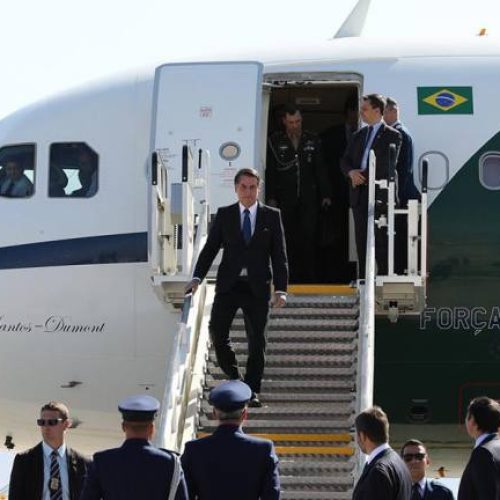 Jair Bolsonaro passa pelo Tocantins, nesta quinta em parada para troca de aeronave com destino ao Maranhão