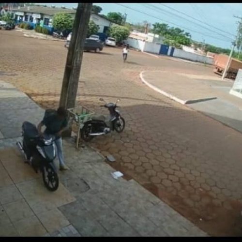 CÃ¢meras de Segurança flagram furto de moto a luz do dia em Colinas do Tocantins; B.O foi registrado