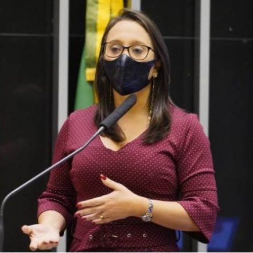 Parecer de Renata Abreu sobre o "distritão" deve ser discutido hoje na CÃ¢mara