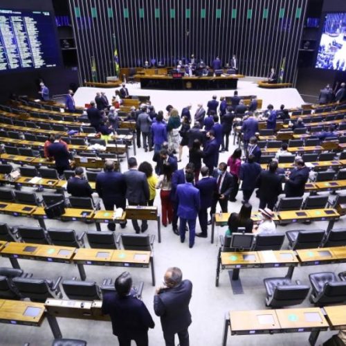 Aprovada em segundo turno PEC da reforma eleitoral vai para o Senado