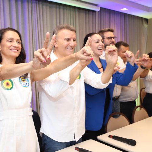 Cinthia Ribeiro e Eduardo Siqueira celebram a união em prol de uma Palmas melhor no lançamento do apoio do PSDB.