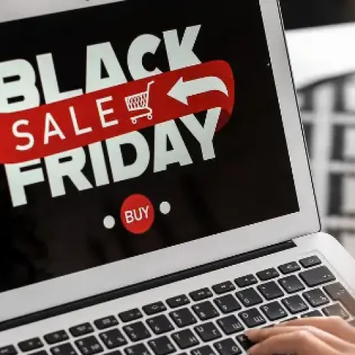 Pesquisa revela que 43% dos brasileiros pretendem gastar mais na Black Friday 2024. Smartphones, moda e eletrodomésticos estão entre os itens mais desejados.