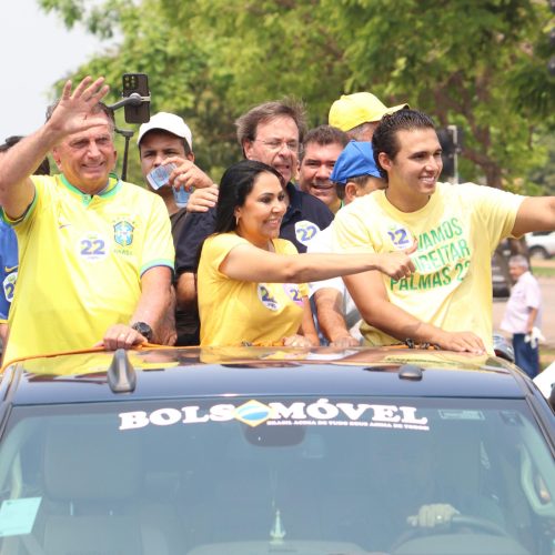 Jair Bolsonaro e Eduardo Gomes participam de carreata em Palmas ao lado de Janad Valcari, reunindo milhares de apoiadores às vésperas do segundo turno.