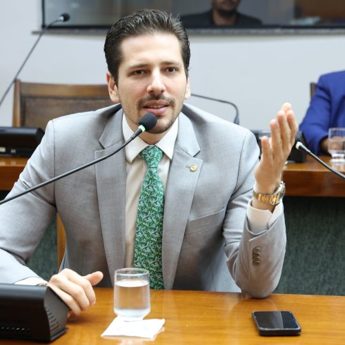 Deputado Olyntho Neto (Republicanos) é designado relator da LDO 2025, responsável por direcionar as prioridades orçamentárias do Tocantins para o próximo ano, com estimativa de receita de R$ 17,4 bilhões.