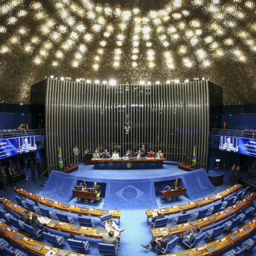 Plenário do Senado Federal, onde ocorrerá a eleição da Mesa Diretora em 2025; articulações entre partidos seguem intensas.