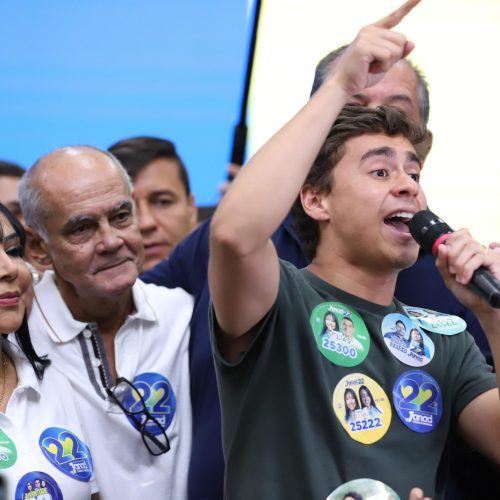 Nikolas Ferreira em em Palmas,  ao lado de Janad Valcari, candidata à Prefeitura.