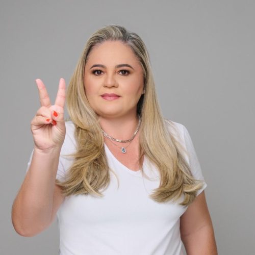 Nélida Miranda Cavalcante foi reeleita prefeita de Barra do Ouro (TO) com 72,19% dos votos. A prefeita agradeceu o apoio da comunidade e reafirmou seu compromisso de trabalhar por toda a população do município,