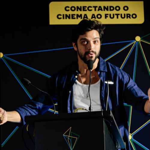 Rodrigo Simas fala sobre o filme ‘Viva a Vida’ durante a Expocine 2024 em São Paulo