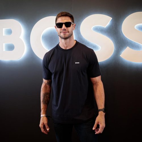 Jonas Sulzbach marca presença na área VIP da BOSS no GP de São Paulo com look exclusivo da marca